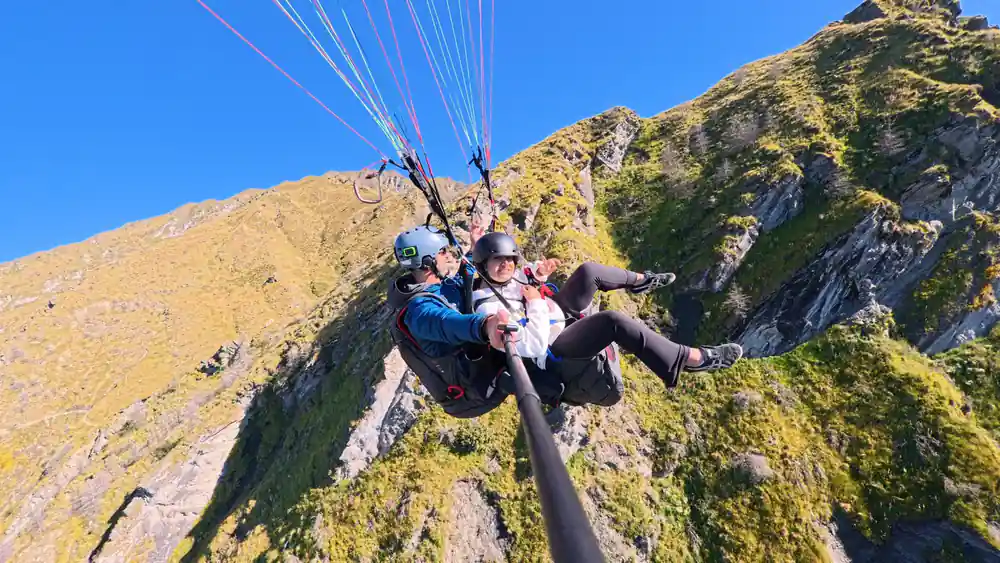 A tandem over the ridge with the basin behind